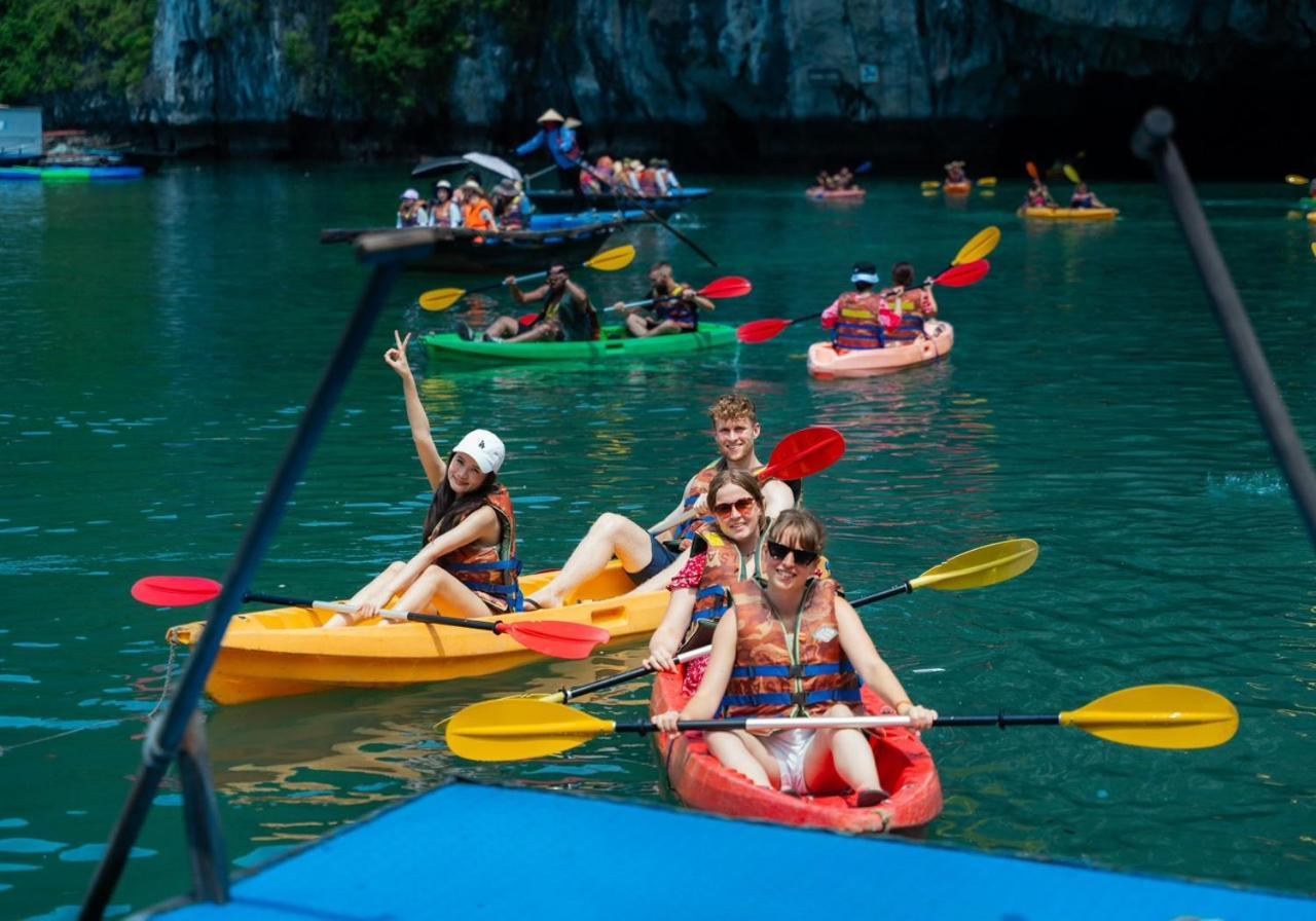 Aquamarine Premium Cruise Hotel Ha Long Exterior photo