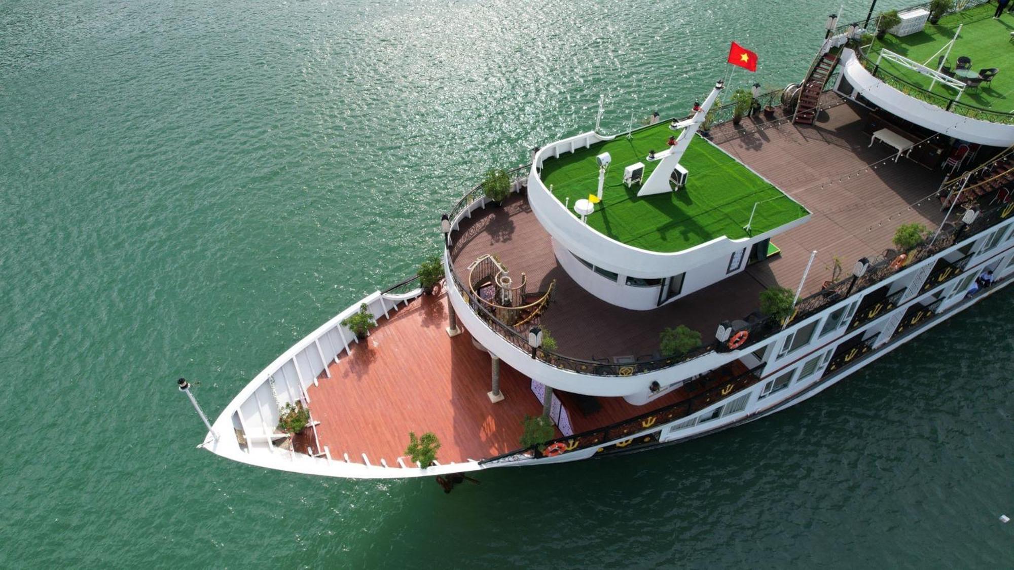 Aquamarine Premium Cruise Hotel Ha Long Exterior photo